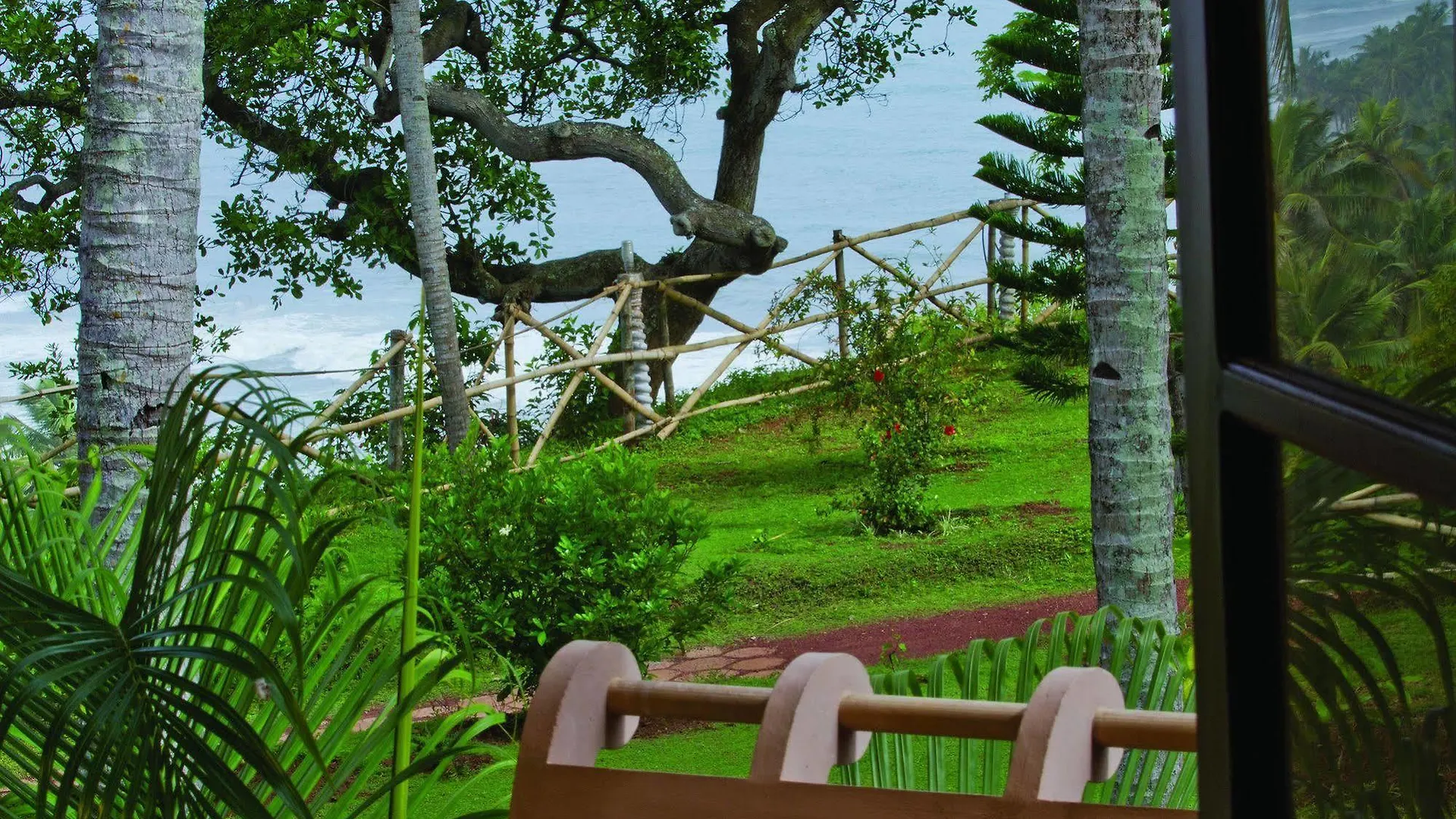 Blooming Bay - Clifftop Beach Resort Varkala